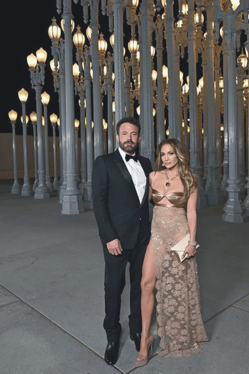 Jennifer Lopez y Ben Affleck deslumbran en la Gala LACMA de Arte y Cine